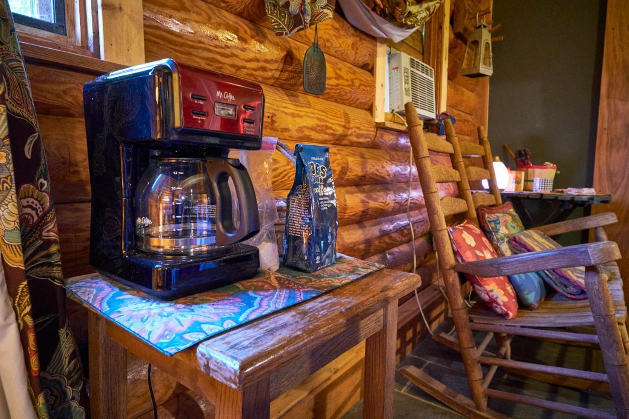 Creekwalk Inn Bed And Breakfast With Cabins Cosby Ngoại thất bức ảnh