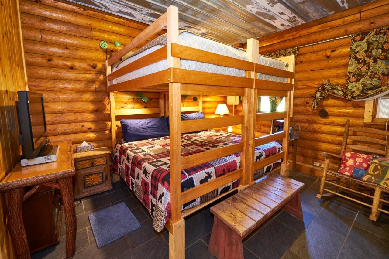 Creekwalk Inn Bed And Breakfast With Cabins Cosby Ngoại thất bức ảnh
