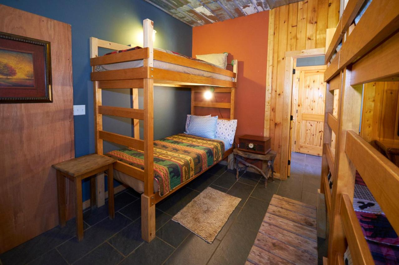 Creekwalk Inn Bed And Breakfast With Cabins Cosby Ngoại thất bức ảnh