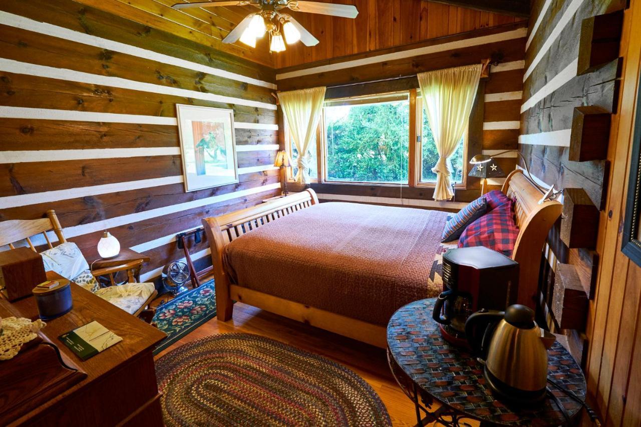 Creekwalk Inn Bed And Breakfast With Cabins Cosby Ngoại thất bức ảnh