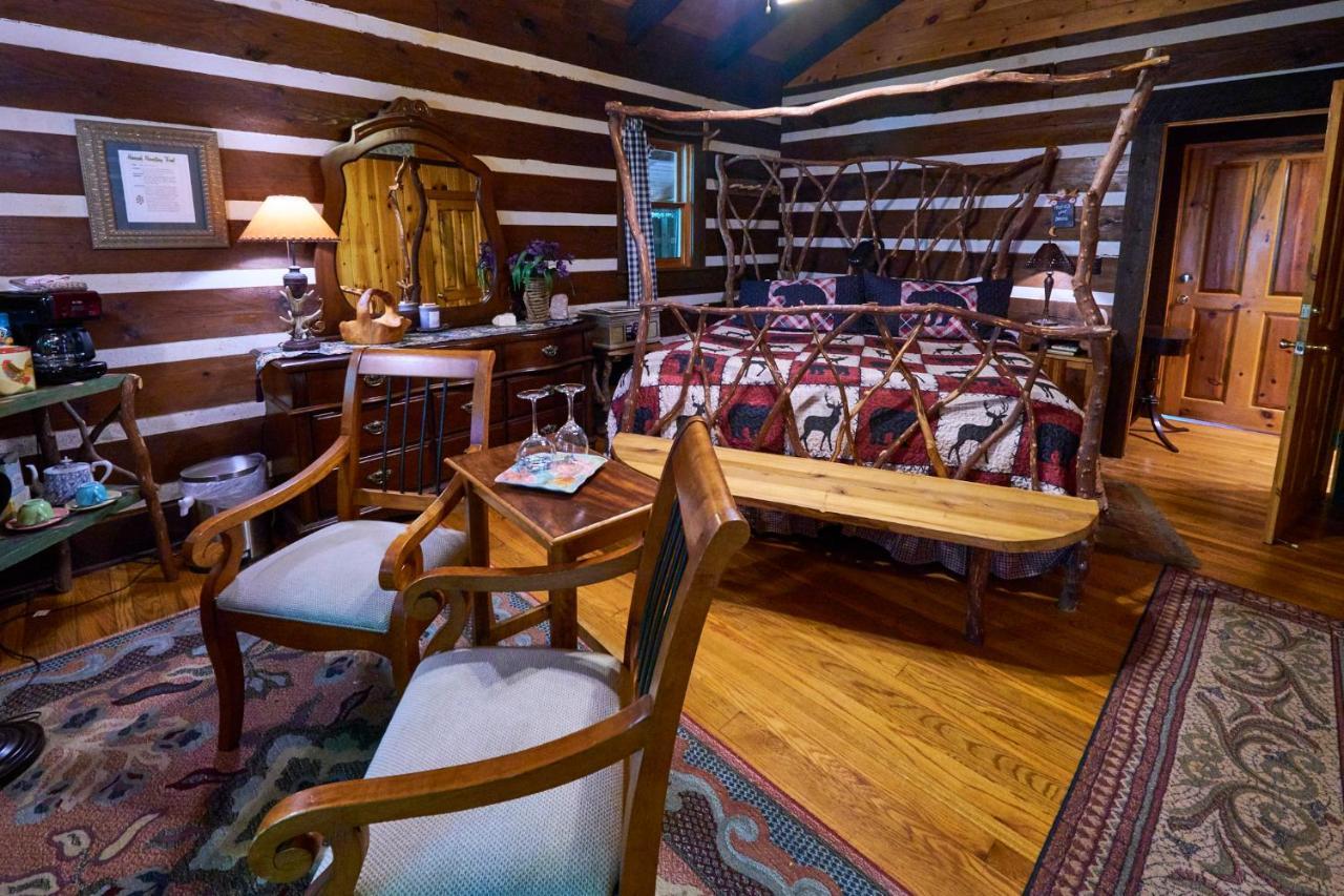 Creekwalk Inn Bed And Breakfast With Cabins Cosby Ngoại thất bức ảnh