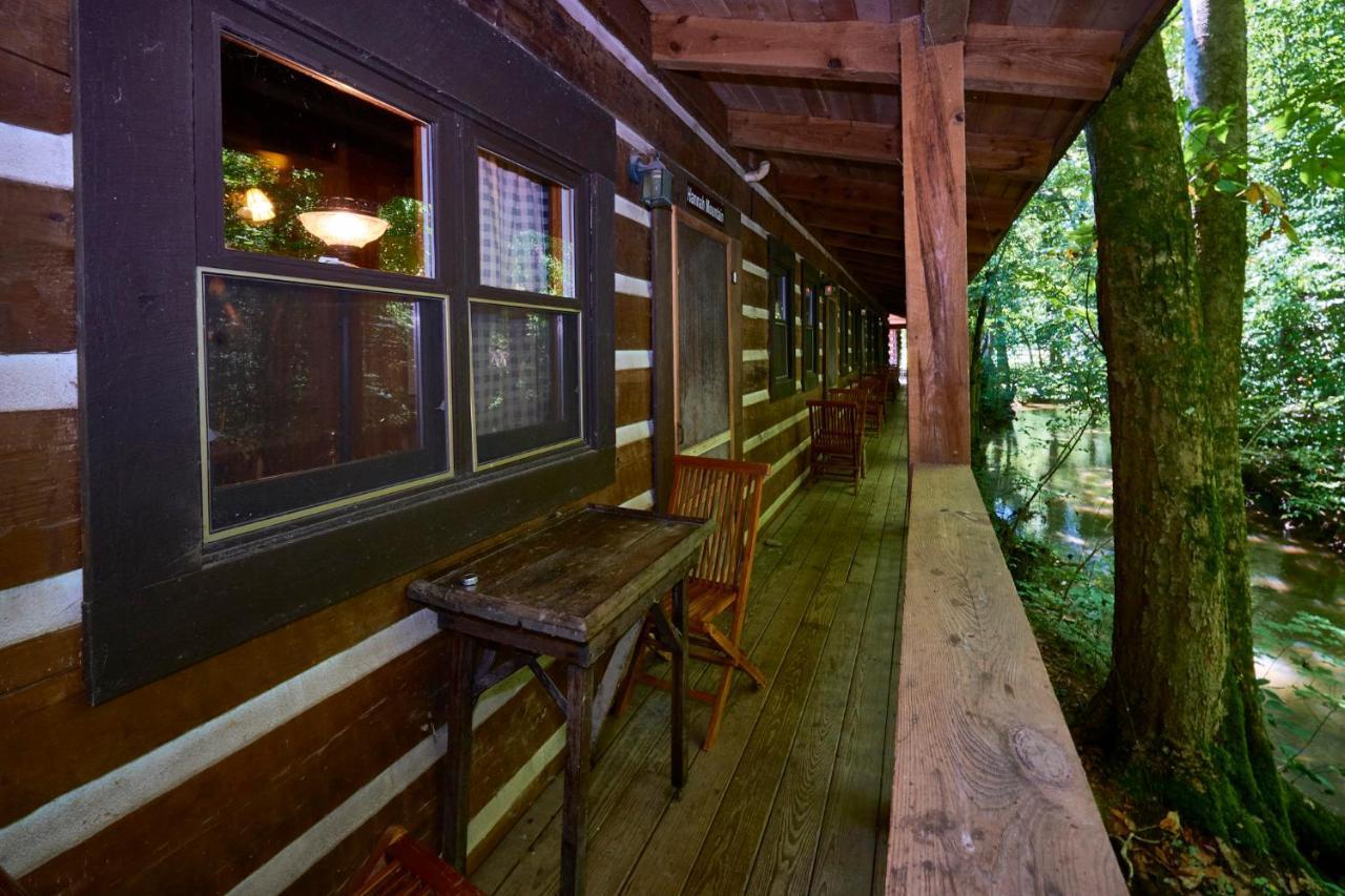 Creekwalk Inn Bed And Breakfast With Cabins Cosby Ngoại thất bức ảnh