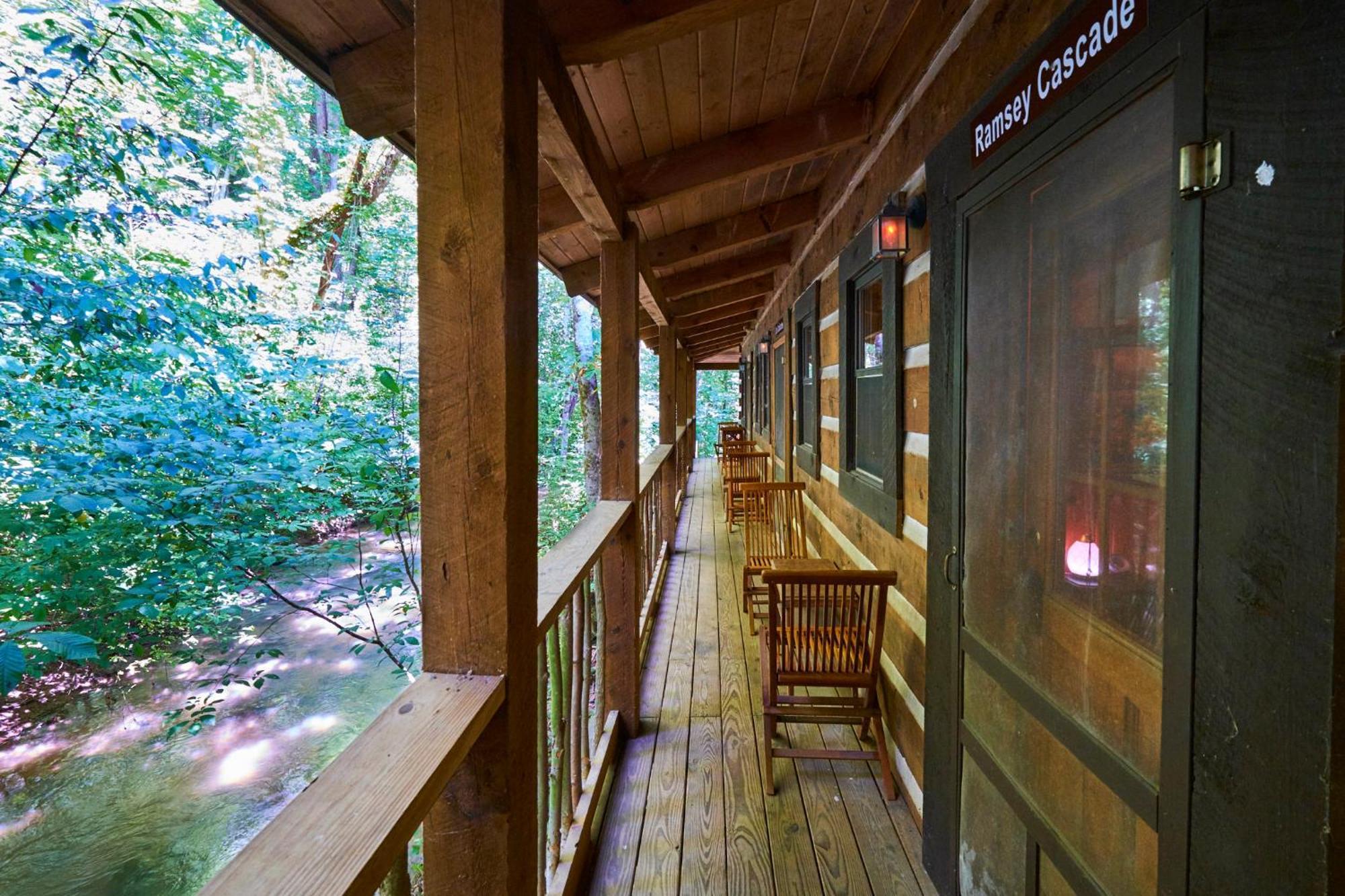 Creekwalk Inn Bed And Breakfast With Cabins Cosby Ngoại thất bức ảnh