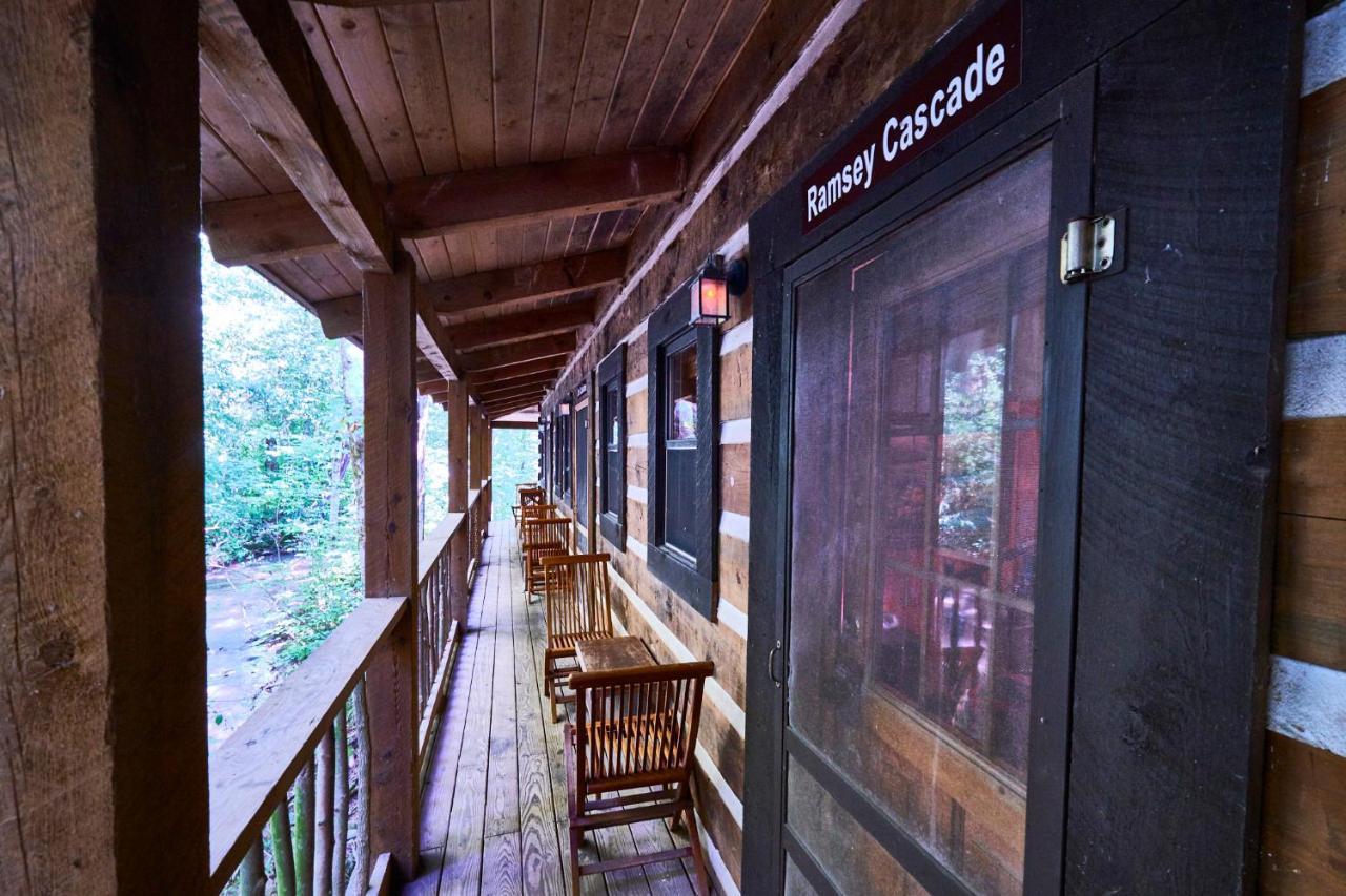 Creekwalk Inn Bed And Breakfast With Cabins Cosby Ngoại thất bức ảnh