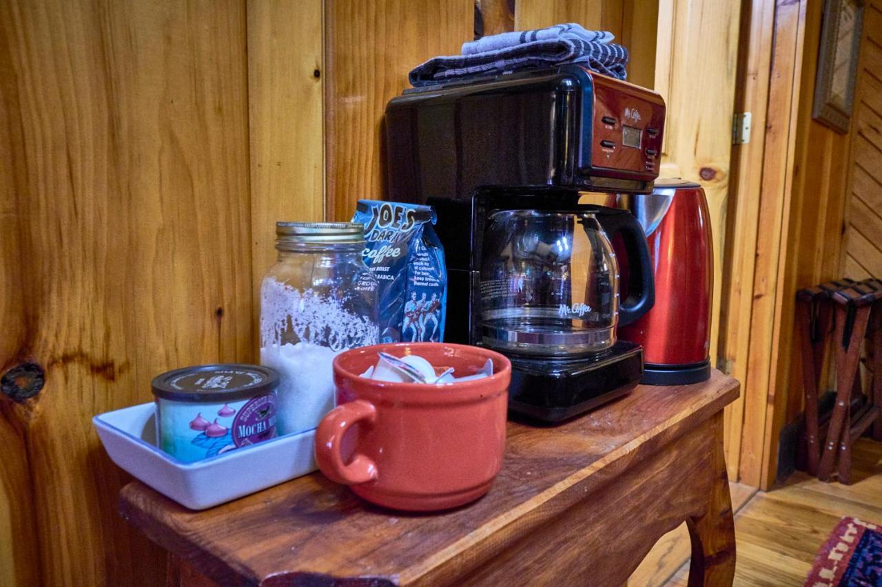 Creekwalk Inn Bed And Breakfast With Cabins Cosby Ngoại thất bức ảnh