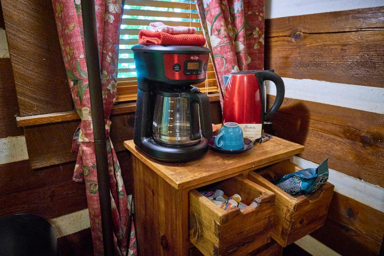 Creekwalk Inn Bed And Breakfast With Cabins Cosby Ngoại thất bức ảnh
