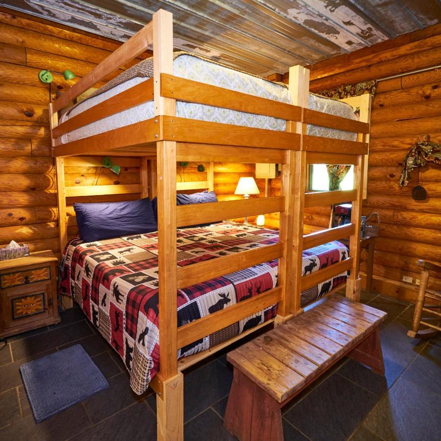 Creekwalk Inn Bed And Breakfast With Cabins Cosby Ngoại thất bức ảnh
