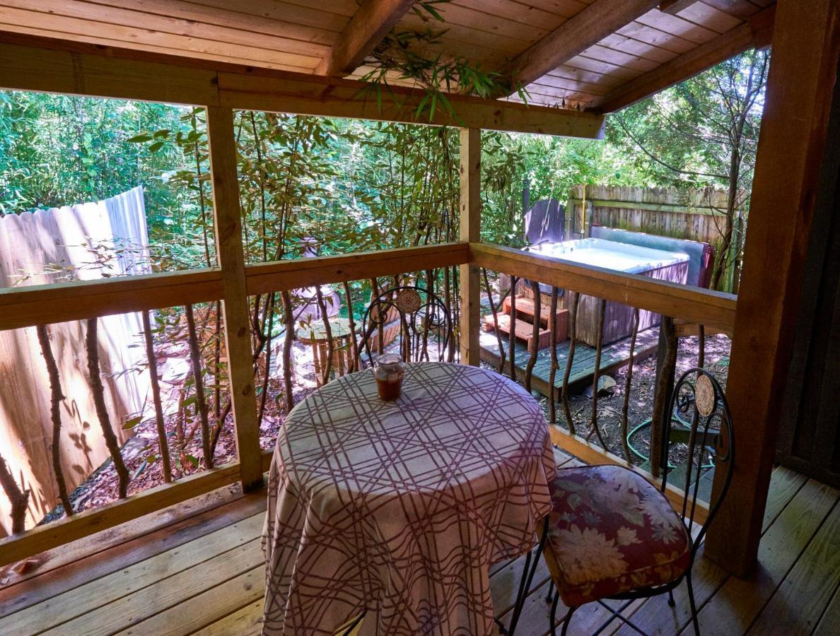 Creekwalk Inn Bed And Breakfast With Cabins Cosby Ngoại thất bức ảnh