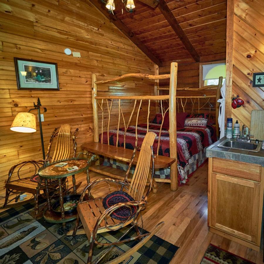 Creekwalk Inn Bed And Breakfast With Cabins Cosby Ngoại thất bức ảnh