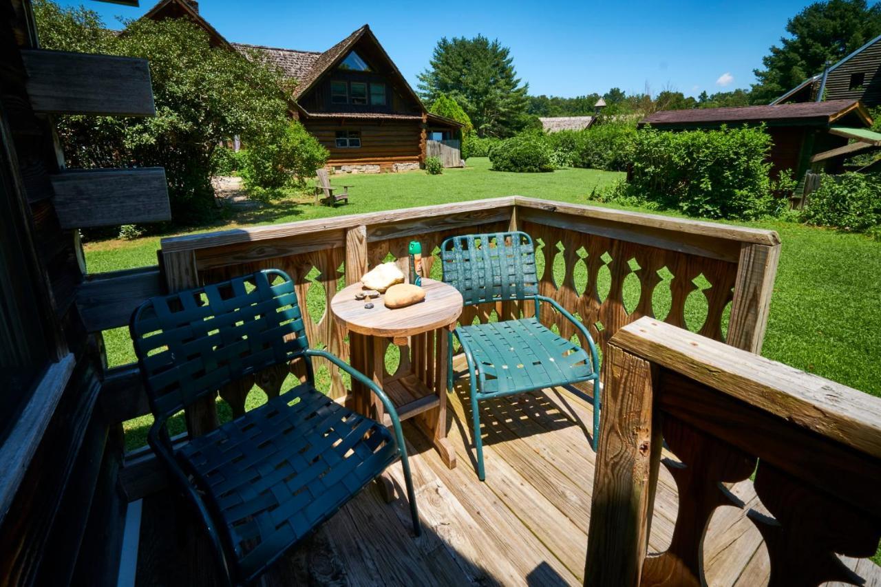 Creekwalk Inn Bed And Breakfast With Cabins Cosby Ngoại thất bức ảnh