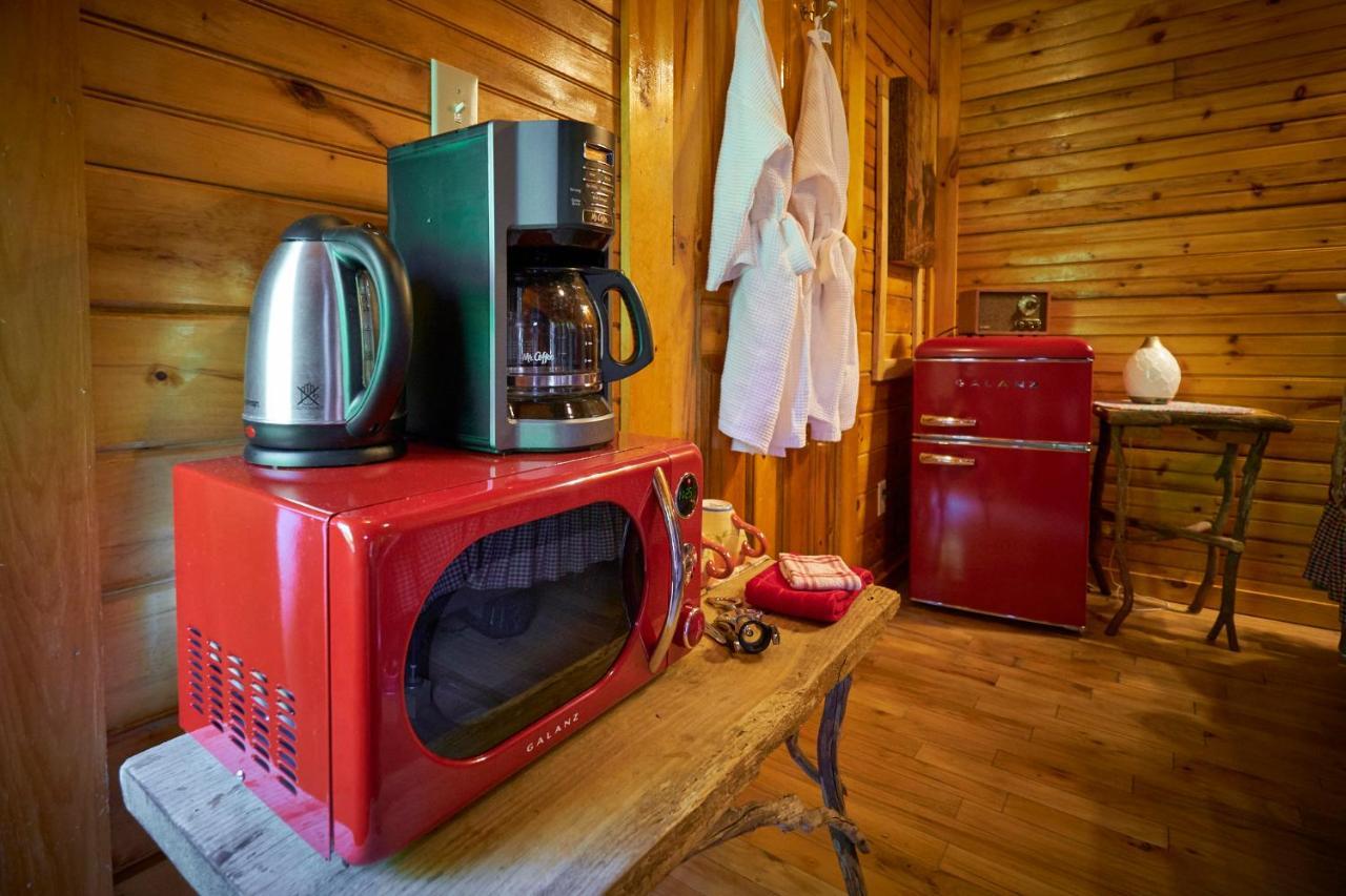 Creekwalk Inn Bed And Breakfast With Cabins Cosby Ngoại thất bức ảnh