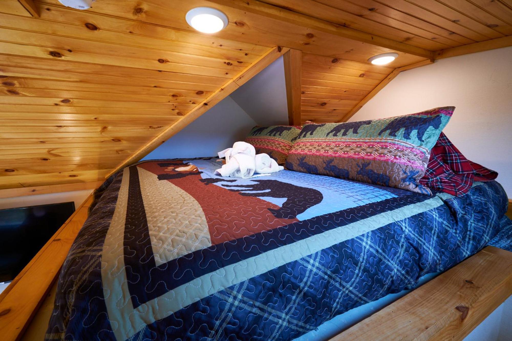 Creekwalk Inn Bed And Breakfast With Cabins Cosby Ngoại thất bức ảnh